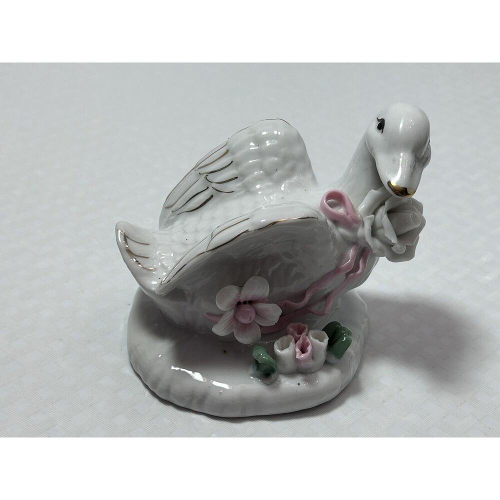 Vintage Ceramic 3.75” White Duck‎ With Pink/white Raised Flowers